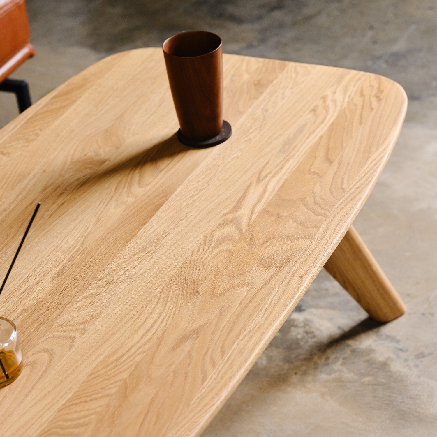 Soffbord i massiv ek 'Liv'